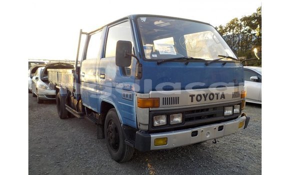 Comprar Importar Toyota Dyna Azul Carro em Import - Dubai em Bengo Province Comprar Importar Toyota Dyna Azul Carro em Import - Dubai em Bengo Province