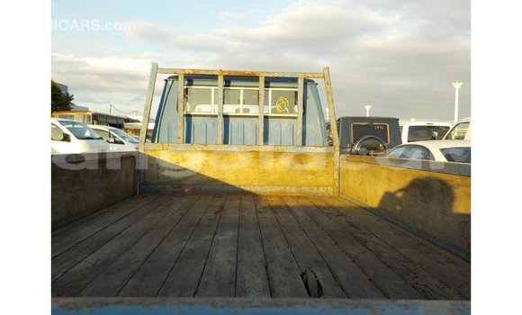 Comprar Importar Toyota Dyna Azul Carro em Import - Dubai em Bengo Province Comprar Importar Toyota Dyna Azul Carro em Import - Dubai em Bengo Province