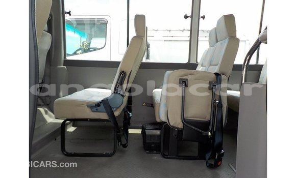 Comprar Importar Toyota Coaster Branco Carro em Import - Dubai em Bengo Province Comprar Importar Toyota Coaster Branco Carro em Import - Dubai em Bengo Province