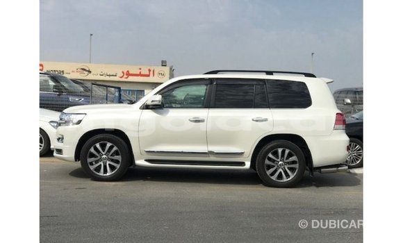 Comprar Importar Toyota Land Cruiser Branco Carro em Import - Dubai em Bengo Province Comprar Importar Toyota Land Cruiser Branco Carro em Import - Dubai em Bengo Province