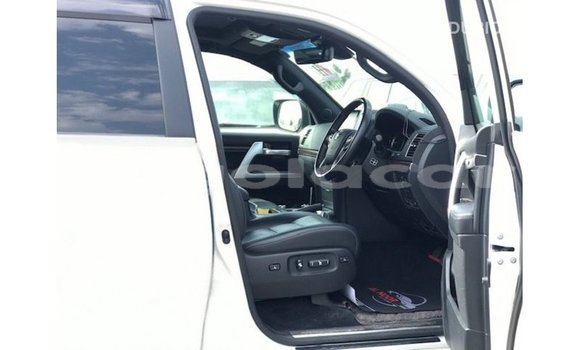 Comprar Importar Toyota Land Cruiser Branco Carro em Import - Dubai em Bengo Province Comprar Importar Toyota Land Cruiser Branco Carro em Import - Dubai em Bengo Province