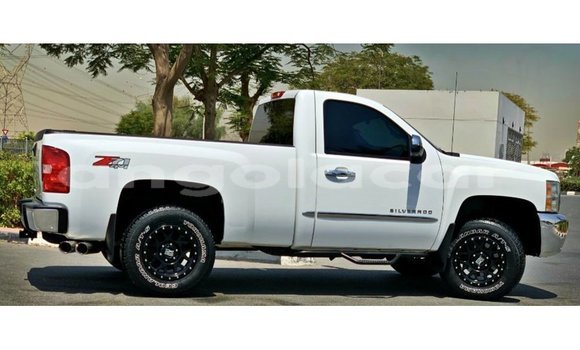 Comprar Importar Chevrolet Silverado Branco Carro em Import - Dubai em Bengo Province Comprar Importar Chevrolet Silverado Branco Carro em Import - Dubai em Bengo Province