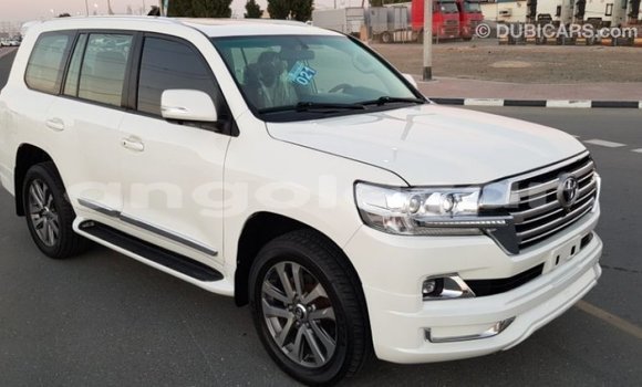 Comprar Importar Toyota Land Cruiser Branco Carro em Import - Dubai em Bengo Province Comprar Importar Toyota Land Cruiser Branco Carro em Import - Dubai em Bengo Province
