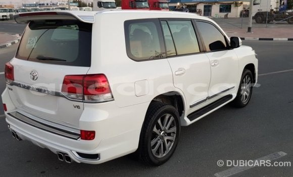 Comprar Importar Toyota Land Cruiser Branco Carro em Import - Dubai em Bengo Province Comprar Importar Toyota Land Cruiser Branco Carro em Import - Dubai em Bengo Province