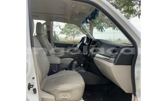 Comprar Importar Mitsubishi Pajero Branco Carro em Import - Dubai em Bengo Province Comprar Importar Mitsubishi Pajero Branco Carro em Import - Dubai em Bengo Province