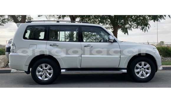 Comprar Importar Mitsubishi Pajero Branco Carro em Import - Dubai em Bengo Province Comprar Importar Mitsubishi Pajero Branco Carro em Import - Dubai em Bengo Province