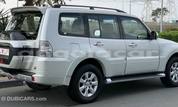 Comprar Importar Mitsubishi Pajero Branco Carro em Import - Dubai em Bengo Province Comprar Importar Mitsubishi Pajero Branco Carro em Import - Dubai em Bengo Province