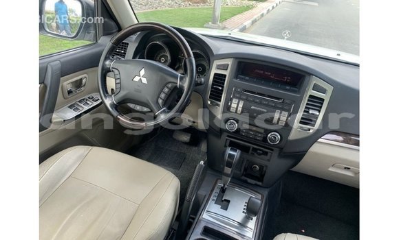 Comprar Importar Mitsubishi Pajero Branco Carro em Import - Dubai em Bengo Province Comprar Importar Mitsubishi Pajero Branco Carro em Import - Dubai em Bengo Province