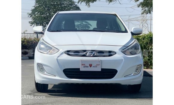 Comprar Importar Hyundai Accent Branco Carro em Import - Dubai em Bengo Province Comprar Importar Hyundai Accent Branco Carro em Import - Dubai em Bengo Province