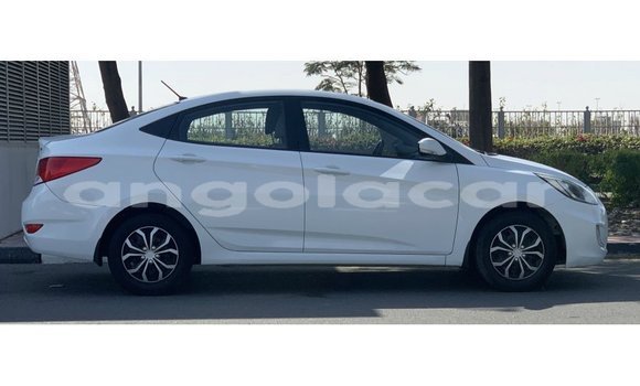 Comprar Importar Hyundai Accent Branco Carro em Import - Dubai em Bengo Province Comprar Importar Hyundai Accent Branco Carro em Import - Dubai em Bengo Province