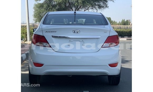 Comprar Importar Hyundai Accent Branco Carro em Import - Dubai em Bengo Province Comprar Importar Hyundai Accent Branco Carro em Import - Dubai em Bengo Province