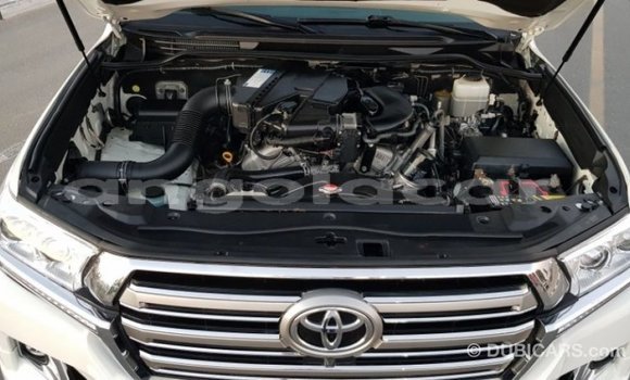 Comprar Importar Toyota Land Cruiser Branco Carro em Import - Dubai em Bengo Province Comprar Importar Toyota Land Cruiser Branco Carro em Import - Dubai em Bengo Province
