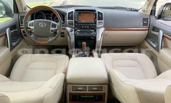 Comprar Importar Toyota Land Cruiser Branco Carro em Import - Dubai em Bengo Province Comprar Importar Toyota Land Cruiser Branco Carro em Import - Dubai em Bengo Province