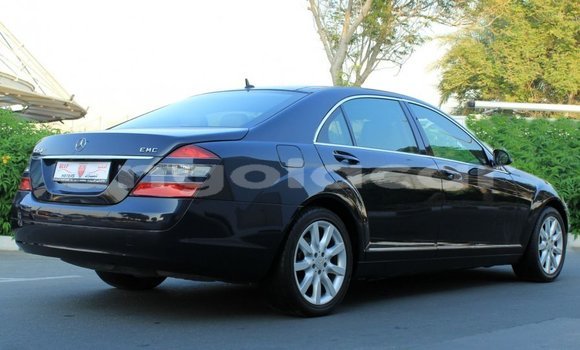 Comprar Importar Mercedes-Benz 200 Azul Carro em Import - Dubai em Bengo Province Comprar Importar Mercedes-Benz 200 Azul Carro em Import - Dubai em Bengo Province