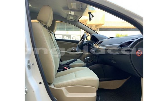Comprar Importar Renault Fluence Branco Carro em Import - Dubai em Bengo Province Comprar Importar Renault Fluence Branco Carro em Import - Dubai em Bengo Province