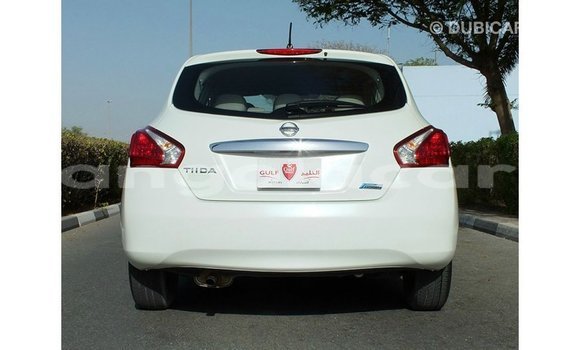 Comprar Importar Nissan Tiida Branco Carro em Import - Dubai em Bengo Province Comprar Importar Nissan Tiida Branco Carro em Import - Dubai em Bengo Province