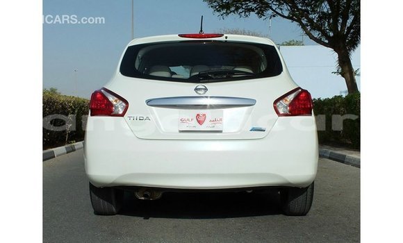 Comprar Importar Nissan Tiida Branco Carro em Import - Dubai em Bengo Province Comprar Importar Nissan Tiida Branco Carro em Import - Dubai em Bengo Province
