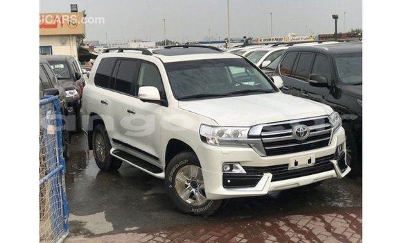 Comprar Importar Toyota Land Cruiser Branco Carro em Import - Dubai em Bengo Province Comprar Importar Toyota Land Cruiser Branco Carro em Import - Dubai em Bengo Province