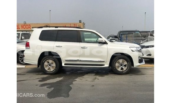 Comprar Importar Toyota Land Cruiser Branco Carro em Import - Dubai em Bengo Province Comprar Importar Toyota Land Cruiser Branco Carro em Import - Dubai em Bengo Province