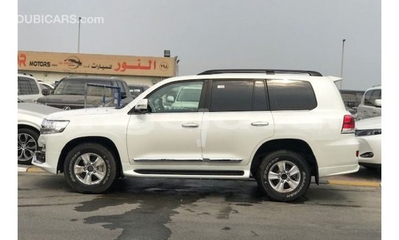 Comprar Importar Toyota Land Cruiser Branco Carro em Import - Dubai em Bengo Province Comprar Importar Toyota Land Cruiser Branco Carro em Import - Dubai em Bengo Province