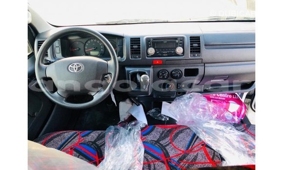 Comprar Importar Toyota Hiace Branco Carro em Import - Dubai em Bengo Province Comprar Importar Toyota Hiace Branco Carro em Import - Dubai em Bengo Province