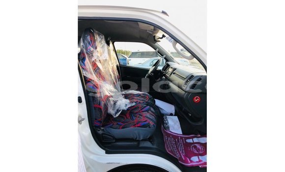 Comprar Importar Toyota Hiace Branco Carro em Import - Dubai em Bengo Province Comprar Importar Toyota Hiace Branco Carro em Import - Dubai em Bengo Province