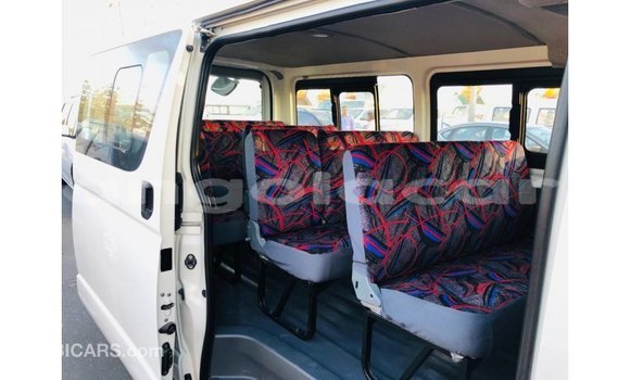 Comprar Importar Toyota Hiace Branco Carro em Import - Dubai em Bengo Province Comprar Importar Toyota Hiace Branco Carro em Import - Dubai em Bengo Province