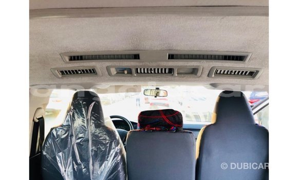 Comprar Importar Toyota Hiace Branco Carro em Import - Dubai em Bengo Province Comprar Importar Toyota Hiace Branco Carro em Import - Dubai em Bengo Province