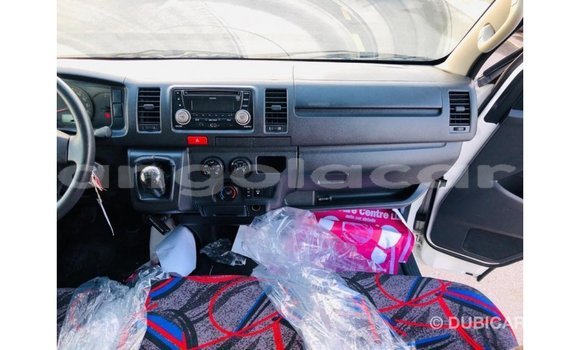 Comprar Importar Toyota Hiace Branco Carro em Import - Dubai em Bengo Province Comprar Importar Toyota Hiace Branco Carro em Import - Dubai em Bengo Province