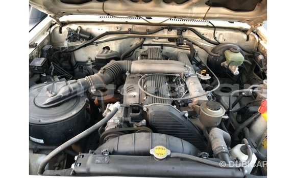 Acheter Import Voiture Toyota Land Cruiser Blanc à Import - Dubai, Province de Bengo Acheter Import Voiture Toyota Land Cruiser Blanc à Import - Dubai, Province de Bengo