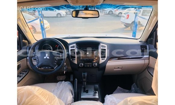 Comprar Importar Mitsubishi Pajero Preto Carro em Import - Dubai em Bengo Province Comprar Importar Mitsubishi Pajero Preto Carro em Import - Dubai em Bengo Province