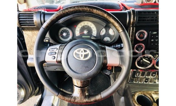 Acheter Import Voiture Toyota FJ Cruiser Noir à Import - Dubai, Province de Bengo Acheter Import Voiture Toyota FJ Cruiser Noir à Import - Dubai, Province de Bengo