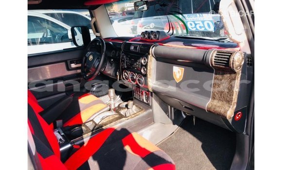 Acheter Import Voiture Toyota FJ Cruiser Noir à Import - Dubai, Province de Bengo Acheter Import Voiture Toyota FJ Cruiser Noir à Import - Dubai, Province de Bengo