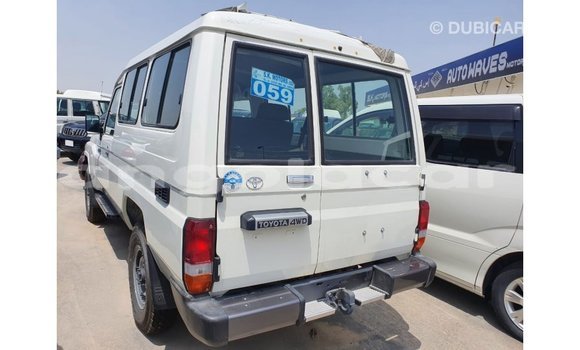 Comprar Importar Toyota Land Cruiser Branco Carro em Import - Dubai em Bengo Province Comprar Importar Toyota Land Cruiser Branco Carro em Import - Dubai em Bengo Province