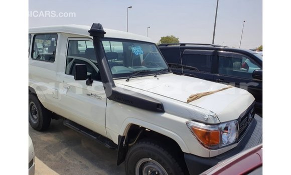 Comprar Importar Toyota Land Cruiser Branco Carro em Import - Dubai em Bengo Province Comprar Importar Toyota Land Cruiser Branco Carro em Import - Dubai em Bengo Province