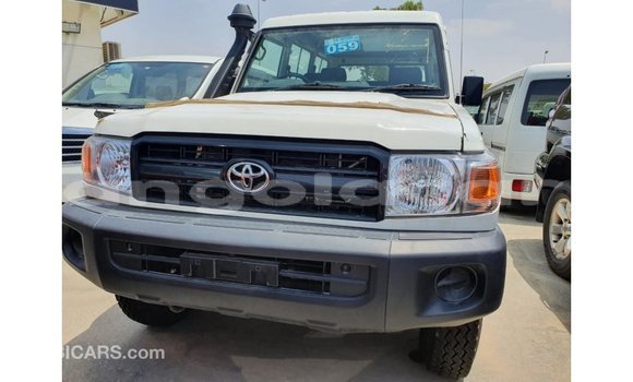 Comprar Importar Toyota Land Cruiser Branco Carro em Import - Dubai em Bengo Province Comprar Importar Toyota Land Cruiser Branco Carro em Import - Dubai em Bengo Province