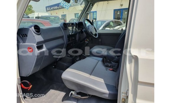 Comprar Importar Toyota Land Cruiser Branco Carro em Import - Dubai em Bengo Province Comprar Importar Toyota Land Cruiser Branco Carro em Import - Dubai em Bengo Province