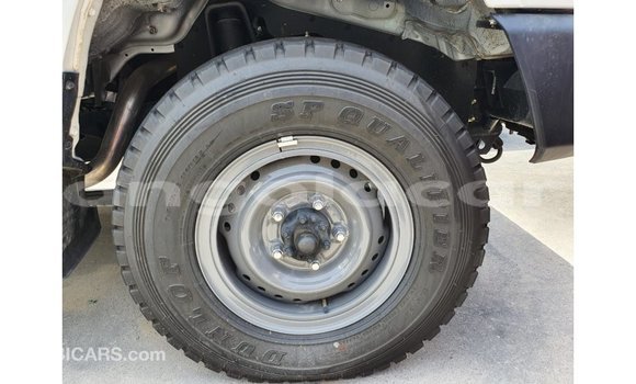 Comprar Importar Toyota Land Cruiser Branco Carro em Import - Dubai em Bengo Province Comprar Importar Toyota Land Cruiser Branco Carro em Import - Dubai em Bengo Province