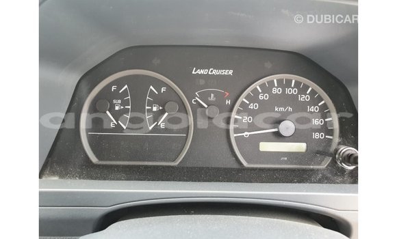 Comprar Importar Toyota Land Cruiser Branco Carro em Import - Dubai em Bengo Province Comprar Importar Toyota Land Cruiser Branco Carro em Import - Dubai em Bengo Province