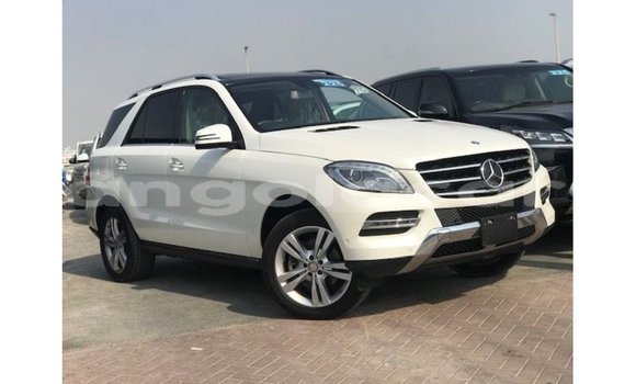 Comprar Importar Mercedes-Benz 190 Branco Carro em Import - Dubai em Bengo Province