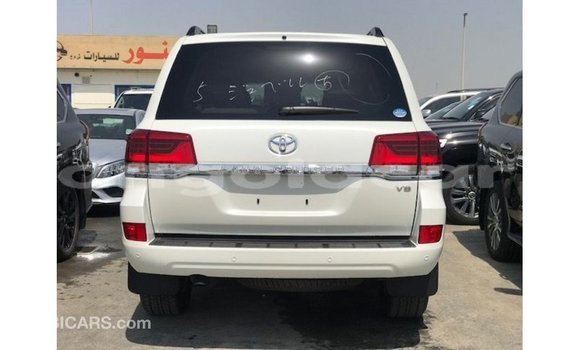 Acheter Import Voiture Toyota Land Cruiser Blanc à Import - Dubai, Province de Bengo Acheter Import Voiture Toyota Land Cruiser Blanc à Import - Dubai, Province de Bengo