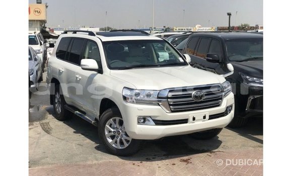 Acheter Import Voiture Toyota Land Cruiser Blanc à Import - Dubai, Province de Bengo Acheter Import Voiture Toyota Land Cruiser Blanc à Import - Dubai, Province de Bengo