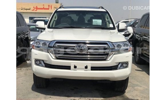 Acheter Import Voiture Toyota Land Cruiser Blanc à Import - Dubai, Province de Bengo Acheter Import Voiture Toyota Land Cruiser Blanc à Import - Dubai, Province de Bengo