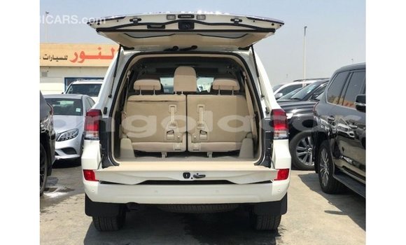 Acheter Import Voiture Toyota Land Cruiser Blanc à Import - Dubai, Province de Bengo Acheter Import Voiture Toyota Land Cruiser Blanc à Import - Dubai, Province de Bengo