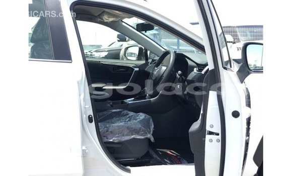 Buy Import Toyota 4Runner White Car in Import - Dubai in Bengo Province Buy Import Toyota 4Runner White Car in Import - Dubai in Bengo Province