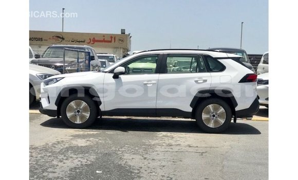 Buy Import Toyota 4Runner White Car in Import - Dubai in Bengo Province Buy Import Toyota 4Runner White Car in Import - Dubai in Bengo Province