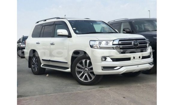 Acheter Import Voiture Toyota Land Cruiser Blanc à Import - Dubai, Province de Bengo Acheter Import Voiture Toyota Land Cruiser Blanc à Import - Dubai, Province de Bengo