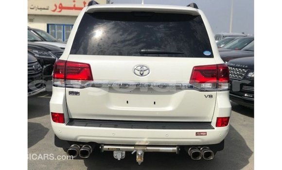 Comprar Importar Toyota Land Cruiser Branco Carro em Import - Dubai em Bengo Province Comprar Importar Toyota Land Cruiser Branco Carro em Import - Dubai em Bengo Province