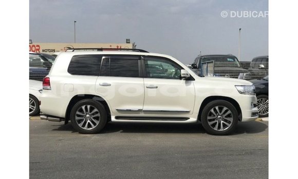 Comprar Importar Toyota Land Cruiser Branco Carro em Import - Dubai em Bengo Province Comprar Importar Toyota Land Cruiser Branco Carro em Import - Dubai em Bengo Province