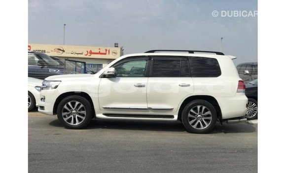 Comprar Importar Toyota Land Cruiser Branco Carro em Import - Dubai em Bengo Province Comprar Importar Toyota Land Cruiser Branco Carro em Import - Dubai em Bengo Province